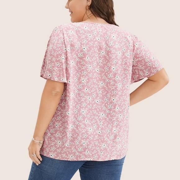 Bloomchic Plus size Ditsy Floral Contrast Ruffle Sleeve Button Detail Blouse - Picture 3 of 4